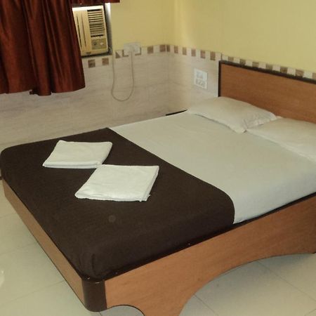 Girija Payyade Hotel Kalyān Zewnętrze zdjęcie