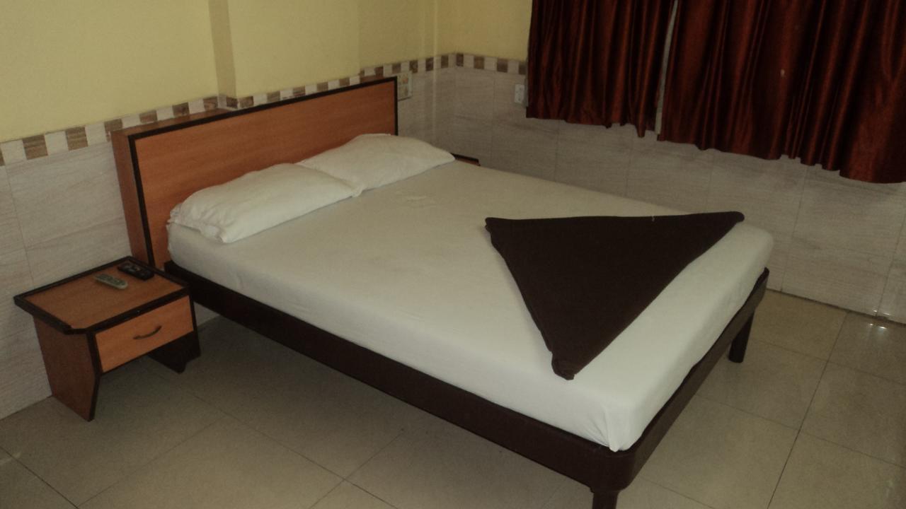 Girija Payyade Hotel Kalyān Zewnętrze zdjęcie
