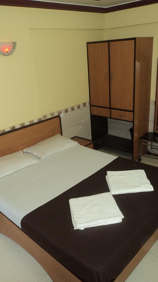 Girija Payyade Hotel Kalyān Zewnętrze zdjęcie