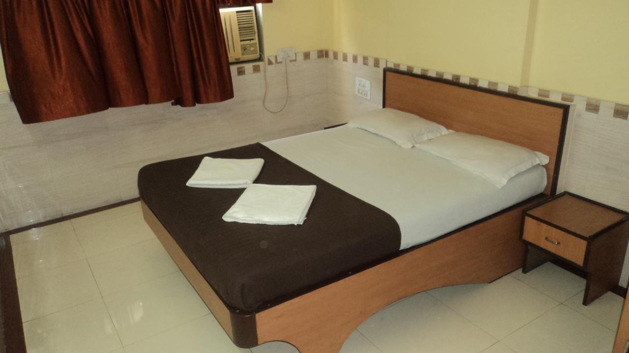 Girija Payyade Hotel Kalyān Zewnętrze zdjęcie