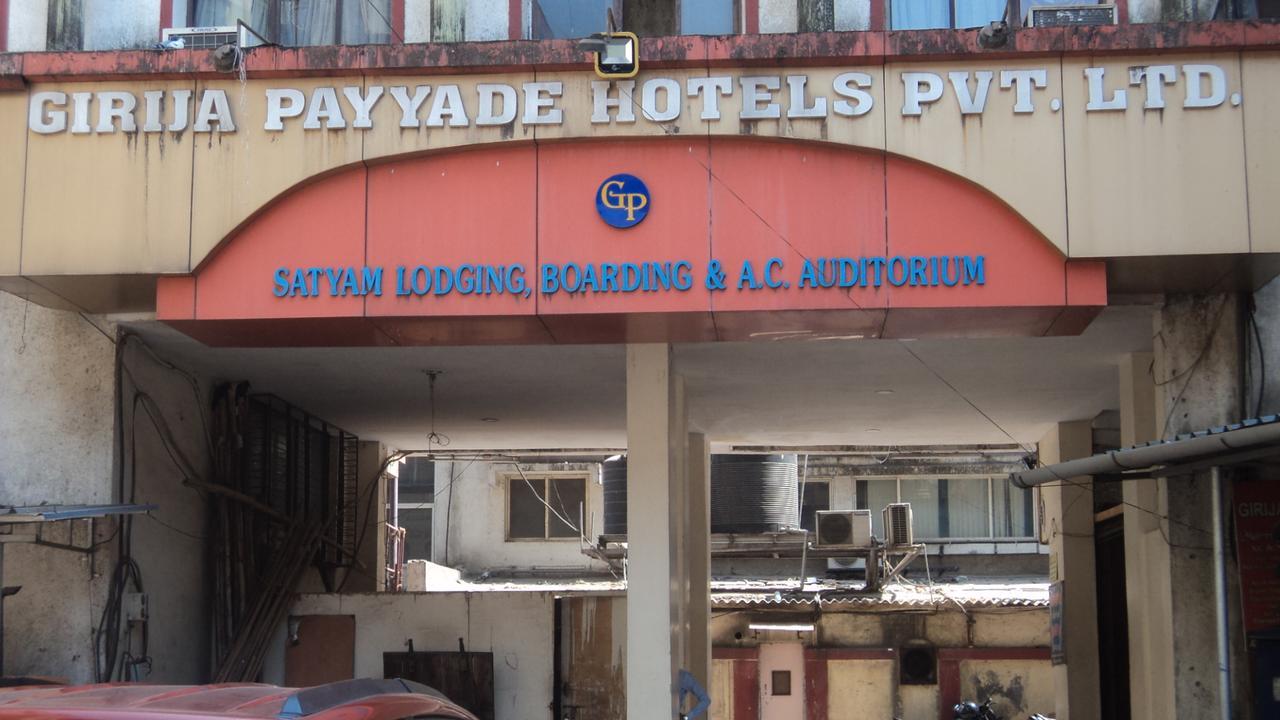 Girija Payyade Hotel Kalyān Zewnętrze zdjęcie