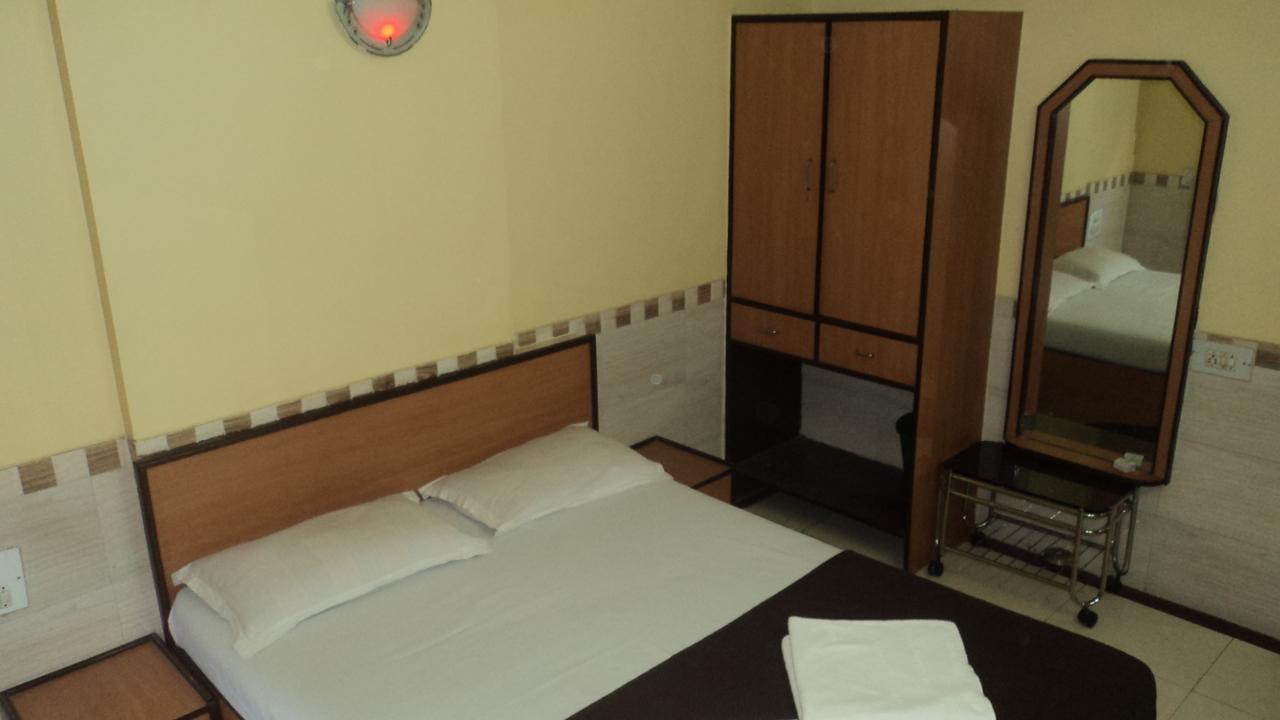 Girija Payyade Hotel Kalyān Zewnętrze zdjęcie