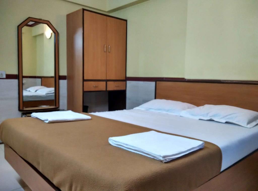 Girija Payyade Hotel Kalyān Zewnętrze zdjęcie