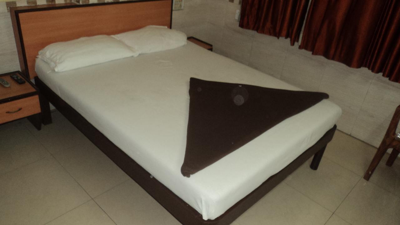 Girija Payyade Hotel Kalyān Zewnętrze zdjęcie