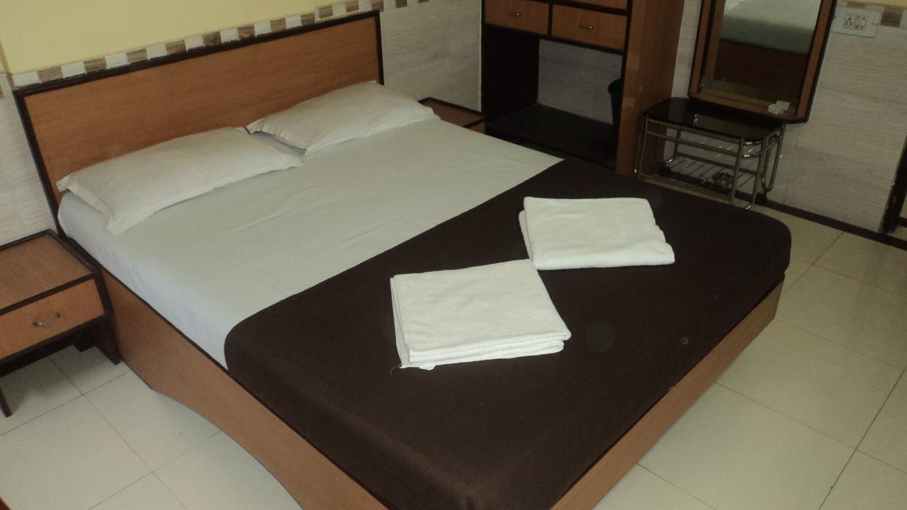 Girija Payyade Hotel Kalyān Zewnętrze zdjęcie