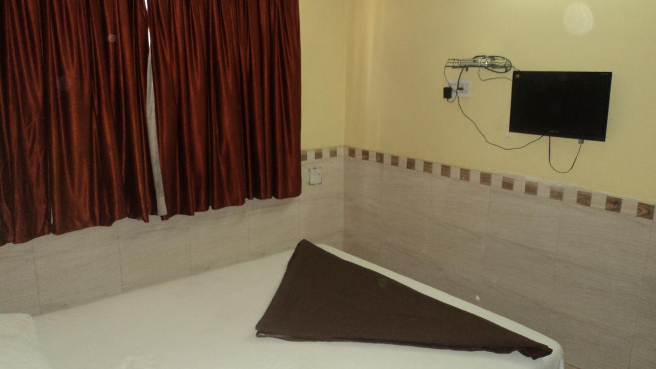 Girija Payyade Hotel Kalyān Zewnętrze zdjęcie