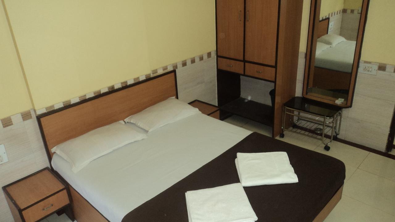 Girija Payyade Hotel Kalyān Zewnętrze zdjęcie