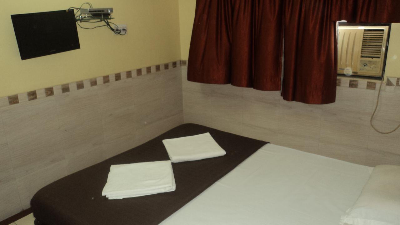 Girija Payyade Hotel Kalyān Zewnętrze zdjęcie