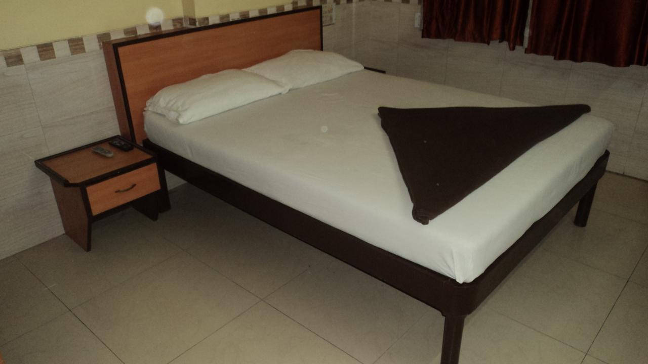 Girija Payyade Hotel Kalyān Zewnętrze zdjęcie