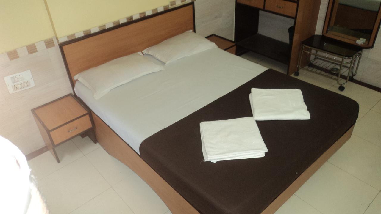 Girija Payyade Hotel Kalyān Zewnętrze zdjęcie
