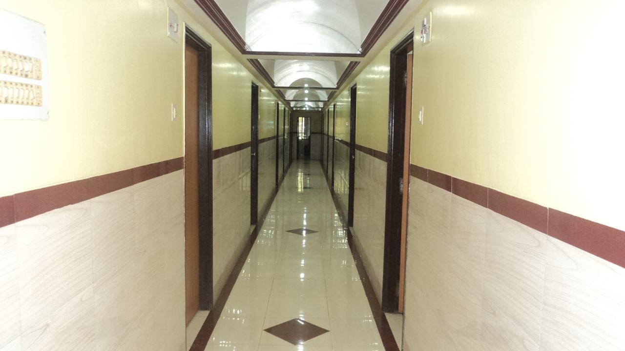 Girija Payyade Hotel Kalyān Zewnętrze zdjęcie